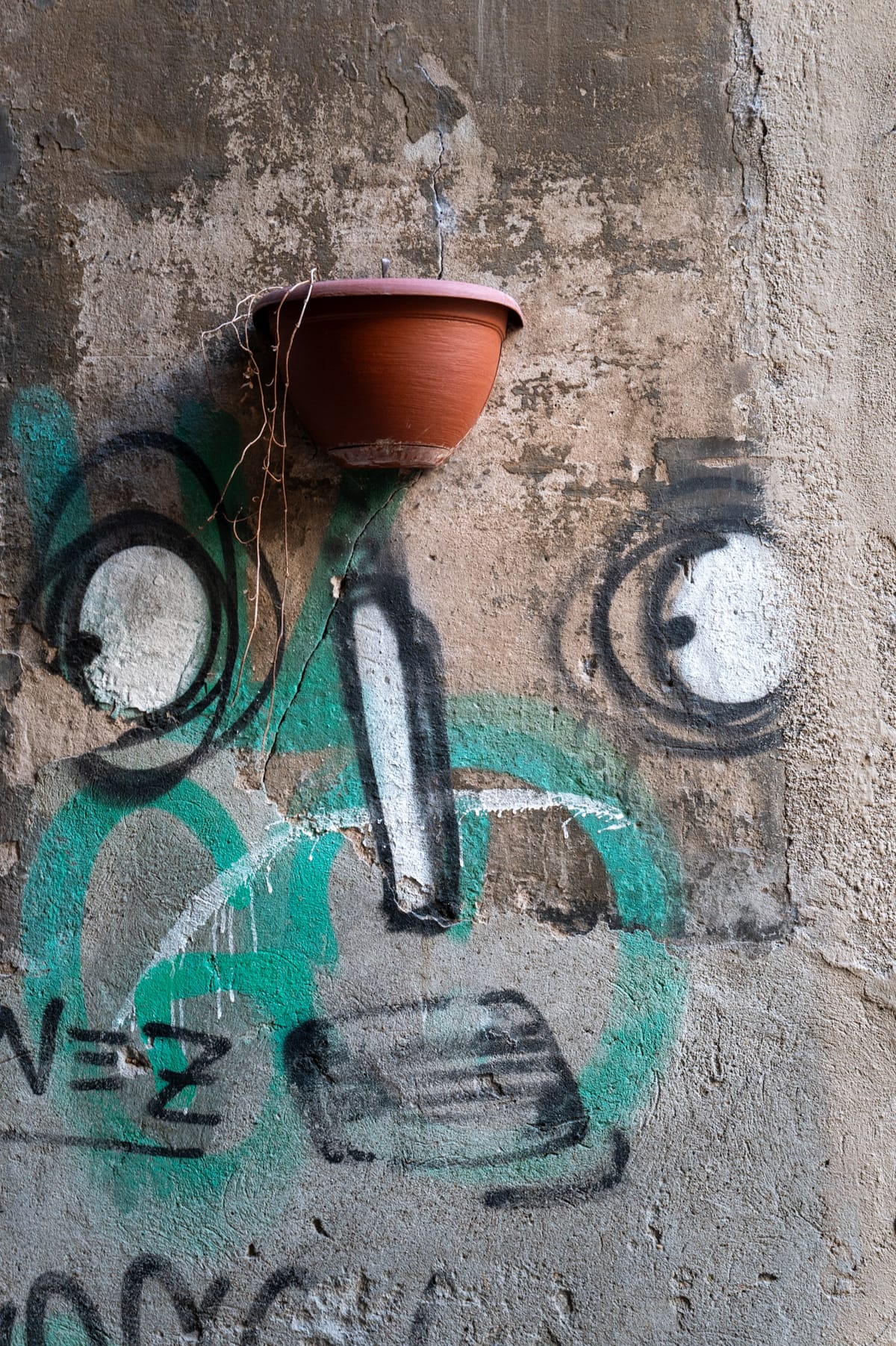 THE WALLS OF GENOVA, A COLLECTIVE DIARY (EN)